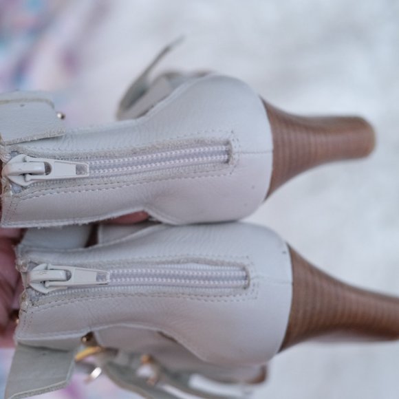 Heels - Picture 7 of 10